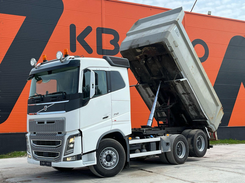 Volvo FH 16 750 6x4 RETARDER / TANDEM AXLE LIFT / BIG AXLES / BOX L=4701 mm - Kipper: das Bild 2 Volvo FH 16 750 6x4 RETARDER / TANDEM AXLE LIFT / BIG AXLES / BOX L=4701 mm - Kipper: das Bild 2