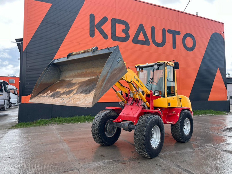 Volvo L 30 B-Z/X 4x4 AC / QUICK COUPLER / BUCKET + FORKS - Radlader: das Bild 1 Volvo L 30 B-Z/X 4x4 AC / QUICK COUPLER / BUCKET + FORKS - Radlader: das Bild 1