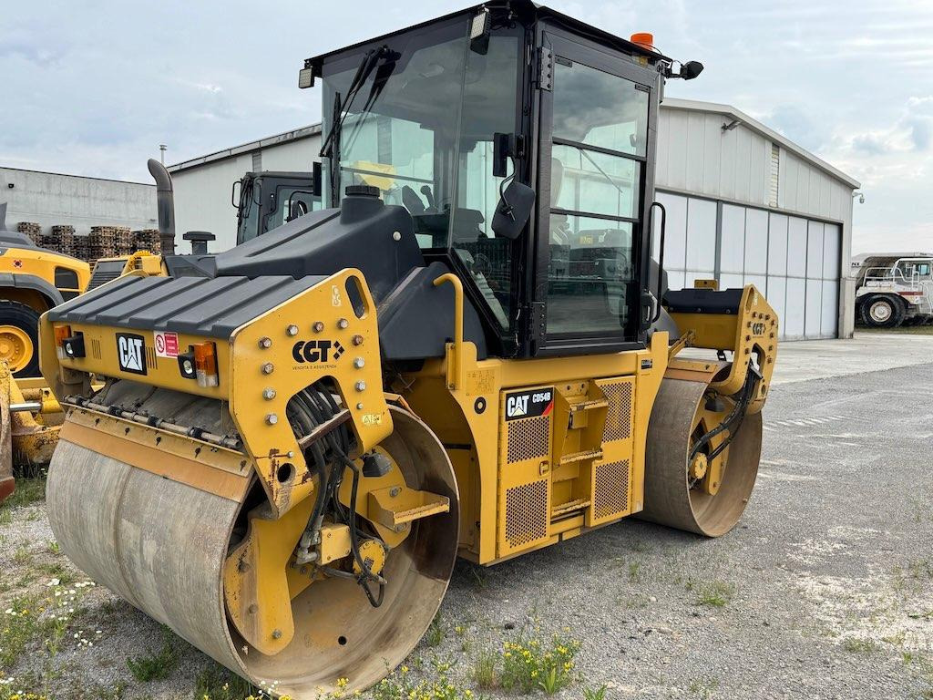 Caterpillar CD54B - Straßenwalze: das Bild 2 Caterpillar CD54B - Straßenwalze: das Bild 2
