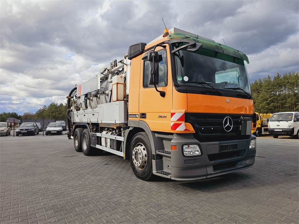 Mercedes-Benz WUKO KROLL COMBI FOR SEWER CLEANING - Saug-/ Spülfahrzeug: das Bild 3 Mercedes-Benz WUKO KROLL COMBI FOR SEWER CLEANING - Saug-/ Spülfahrzeug: das Bild 3