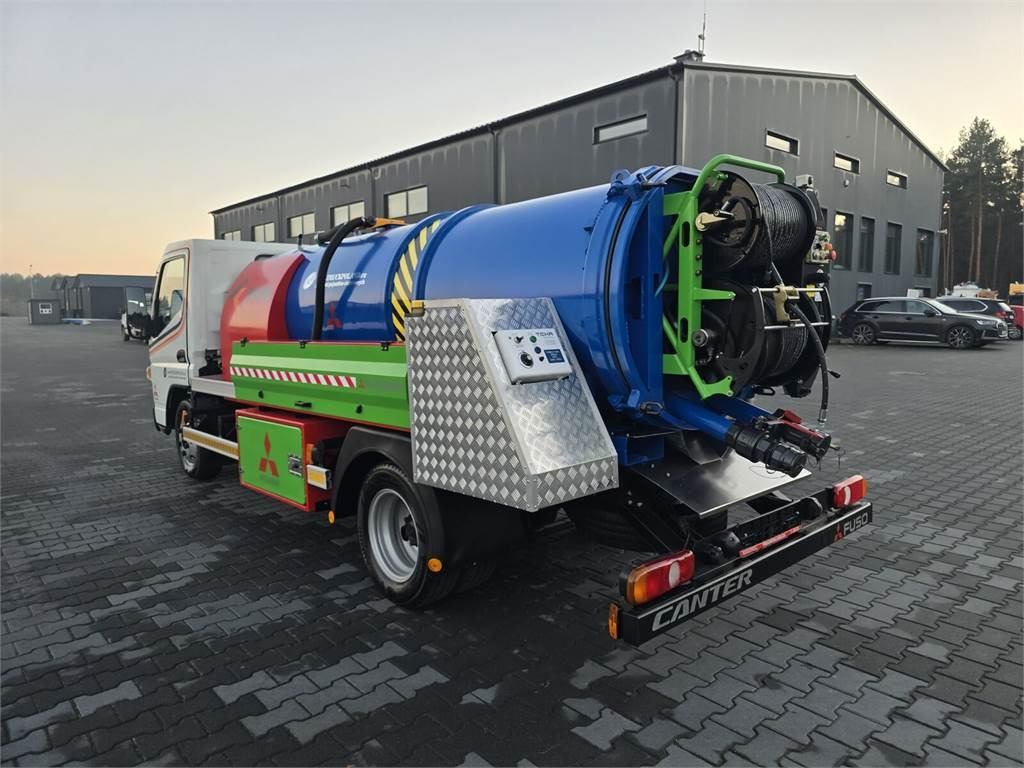 Mitsubishi ROM KOKS SMART COMBI WUKO HOT WATER FOR CLEANING S - Saug-/ Spülfahrzeug: das Bild 5 Mitsubishi ROM KOKS SMART COMBI WUKO HOT WATER FOR CLEANING S - Saug-/ Spülfahrzeug: das Bild 5