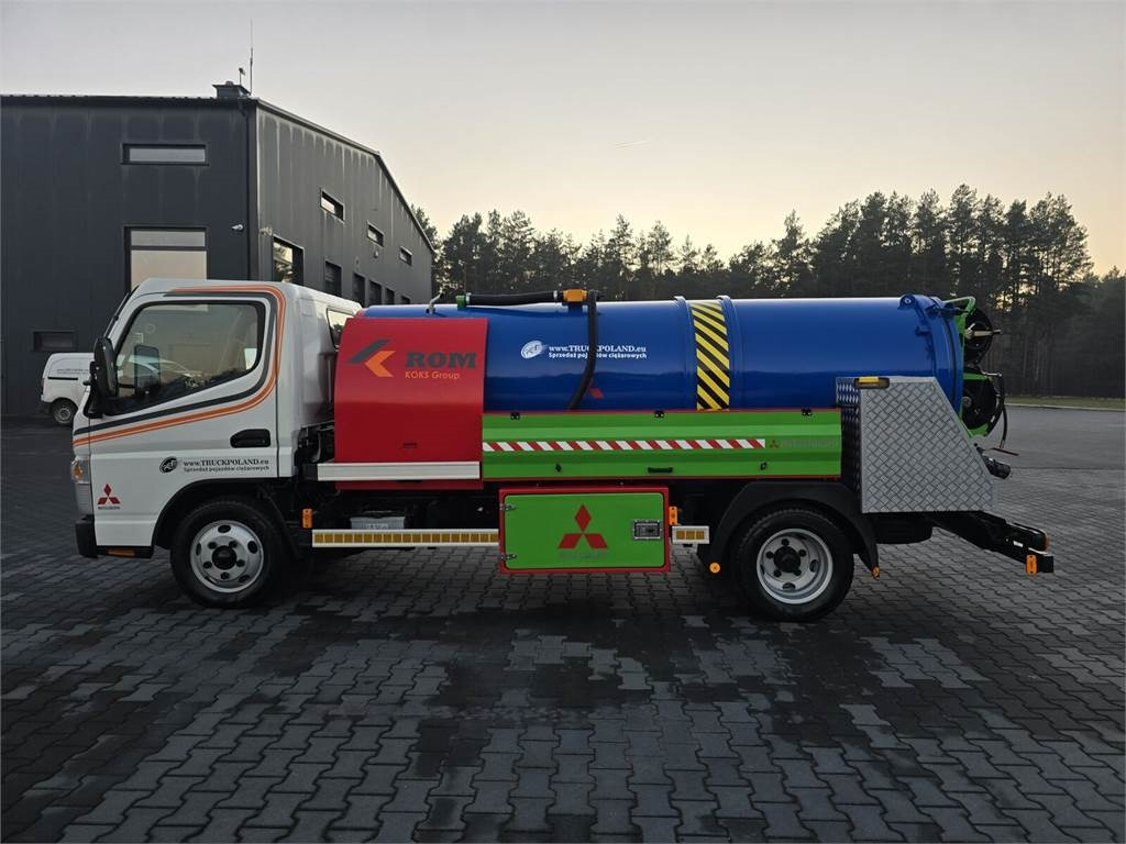 Mitsubishi ROM KOKS SMART COMBI WUKO HOT WATER FOR CLEANING S - Saug-/ Spülfahrzeug: das Bild 4 Mitsubishi ROM KOKS SMART COMBI WUKO HOT WATER FOR CLEANING S - Saug-/ Spülfahrzeug: das Bild 4