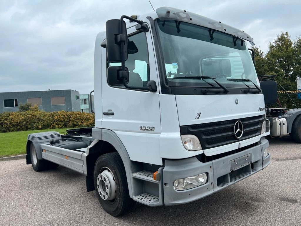 Mercedes-Benz Atego 1328 LS 4x2 + Diagnose Auflieger - Sattelzugmaschine: das Bild 4 Mercedes-Benz Atego 1328 LS 4x2 + Diagnose Auflieger - Sattelzugmaschine: das Bild 4