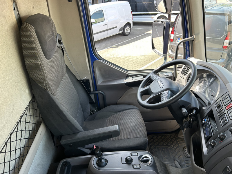 DAF LF 210 FA / 361 dkm / Curtainside / Loadlift / NL Truck - Plane LKW: das Bild 3 DAF LF 210 FA / 361 dkm / Curtainside / Loadlift / NL Truck - Plane LKW: das Bild 3