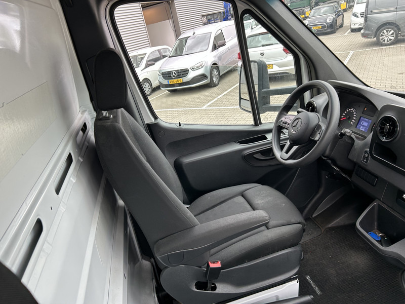 Mercedes-Benz Sprinter 515 1.9 CDI / 126 dkm / Box 4.4 mtr / Laadklep / APK 07-26 - Koffer Transporter: das Bild 3 Mercedes-Benz Sprinter 515 1.9 CDI / 126 dkm / Box 4.4 mtr / Laadklep / APK 07-26 - Koffer Transporter: das Bild 3