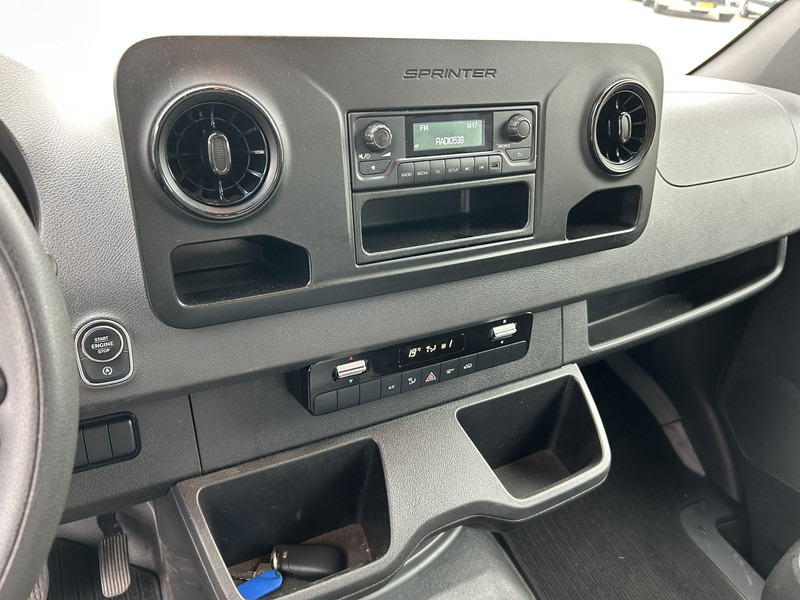 Mercedes-Benz Sprinter 515 1.9 CDI / 126 dkm / Box 4.4 mtr / Laadklep / APK 07-26 - Koffer Transporter: das Bild 5 Mercedes-Benz Sprinter 515 1.9 CDI / 126 dkm / Box 4.4 mtr / Laadklep / APK 07-26 - Koffer Transporter: das Bild 5