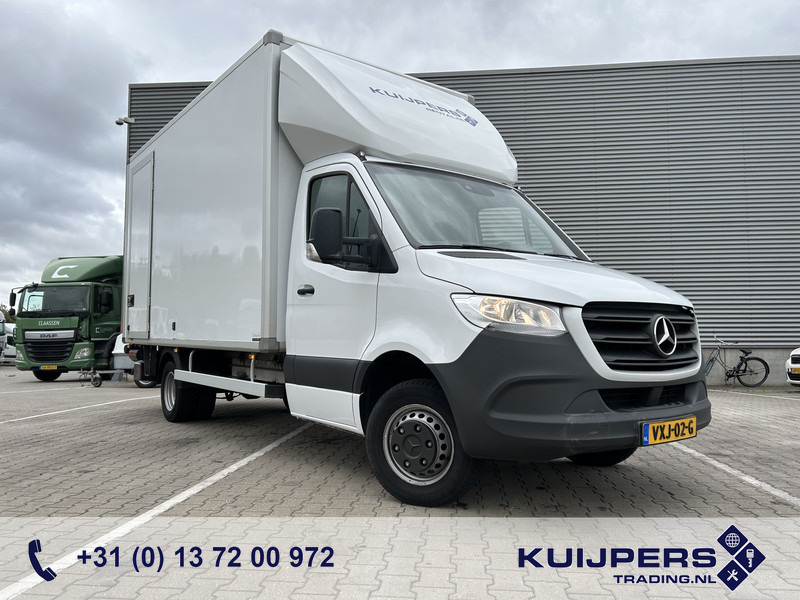 Mercedes-Benz Sprinter 515 1.9 CDI / 126 dkm / Box 4.4 mtr / Laadklep / APK 07-26 - Koffer Transporter: das Bild 1 Mercedes-Benz Sprinter 515 1.9 CDI / 126 dkm / Box 4.4 mtr / Laadklep / APK 07-26 - Koffer Transporter: das Bild 1