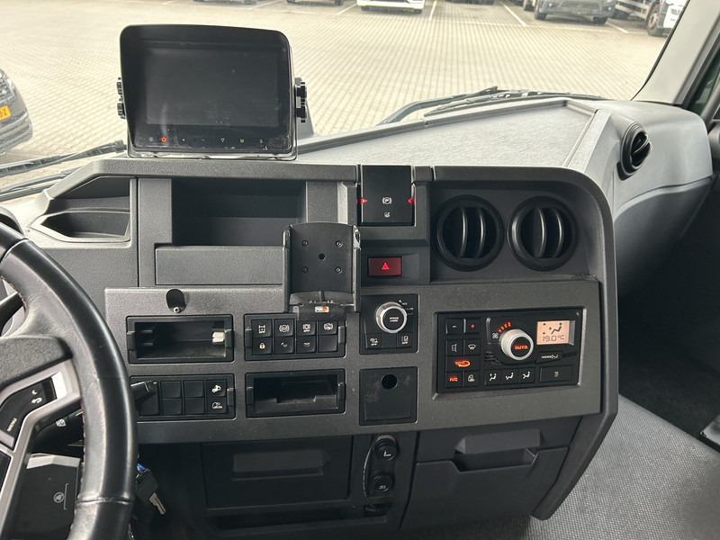 Renault T 380 Comfort / 820 dkm / Curtainside / Loadlift / APK TUV 02-26 - Plane LKW: das Bild 5 Renault T 380 Comfort / 820 dkm / Curtainside / Loadlift / APK TUV 02-26 - Plane LKW: das Bild 5