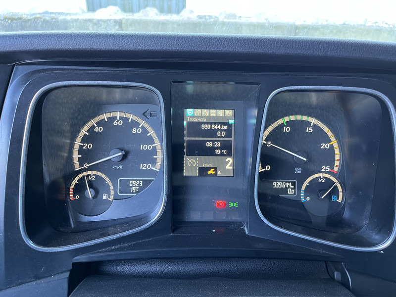 Mercedes-Benz Actros 1842 StreamSpace / 939 dkm / 2 Tanks / NL Truck - Sattelzugmaschine: das Bild 4 Mercedes-Benz Actros 1842 StreamSpace / 939 dkm / 2 Tanks / NL Truck - Sattelzugmaschine: das Bild 4