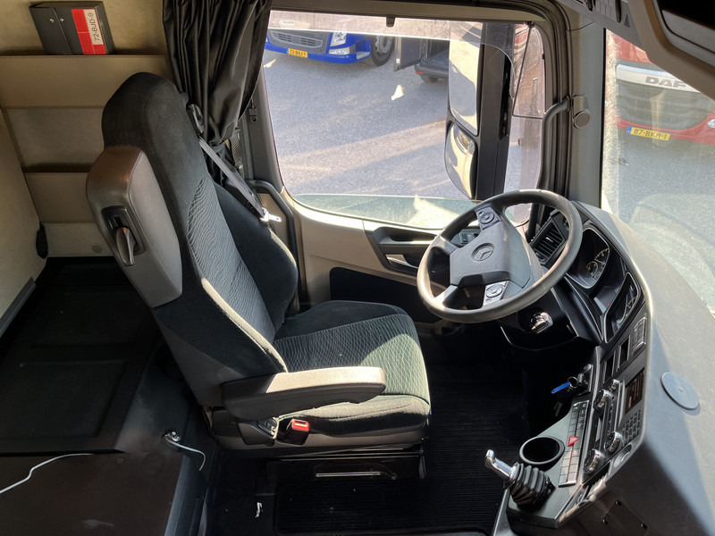 Mercedes-Benz Actros 1842 Streamspace / 863 dkm / 2 Tanks / NL Truck / 10x in stock - Sattelzugmaschine: das Bild 3 Mercedes-Benz Actros 1842 Streamspace / 863 dkm / 2 Tanks / NL Truck / 10x in stock - Sattelzugmaschine: das Bild 3