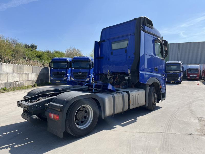 Mercedes-Benz Actros 1842 Streamspace / 871 dkm / 2 Tanks / NL Truck - Sattelzugmaschine: das Bild 2 Mercedes-Benz Actros 1842 Streamspace / 871 dkm / 2 Tanks / NL Truck - Sattelzugmaschine: das Bild 2