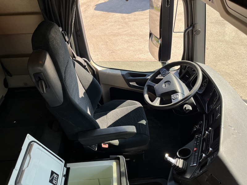 Mercedes-Benz Actros 1842 Streamspace / 873 dkm / 2 Tanks / NL Truck - Sattelzugmaschine: das Bild 3 Mercedes-Benz Actros 1842 Streamspace / 873 dkm / 2 Tanks / NL Truck - Sattelzugmaschine: das Bild 3
