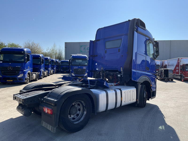 Mercedes-Benz Actros 1842 Streamspace / 890 dkm / 2 Tanks / NL Truck / 10x in stock - Sattelzugmaschine: das Bild 2 Mercedes-Benz Actros 1842 Streamspace / 890 dkm / 2 Tanks / NL Truck / 10x in stock - Sattelzugmaschine: das Bild 2