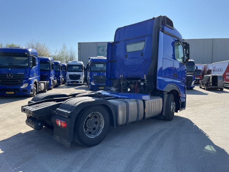 Mercedes-Benz Actros 1842 Streamspace / 937 dkm / 2 Tanks / NL Truck / 8x in stock - Sattelzugmaschine: das Bild 2 Mercedes-Benz Actros 1842 Streamspace / 937 dkm / 2 Tanks / NL Truck / 8x in stock - Sattelzugmaschine: das Bild 2
