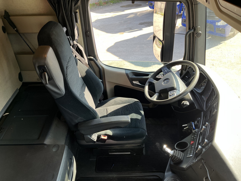 Mercedes-Benz Actros 1842 Streamspace / 945 dkm / 2 Tanks / NL Truck / 15x in stock - Sattelzugmaschine: das Bild 3 Mercedes-Benz Actros 1842 Streamspace / 945 dkm / 2 Tanks / NL Truck / 15x in stock - Sattelzugmaschine: das Bild 3