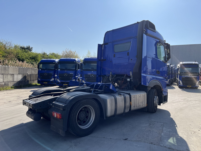 Mercedes-Benz Actros 1842 Streamspace / 945 dkm / 2 Tanks / NL Truck - Sattelzugmaschine: das Bild 2 Mercedes-Benz Actros 1842 Streamspace / 945 dkm / 2 Tanks / NL Truck - Sattelzugmaschine: das Bild 2