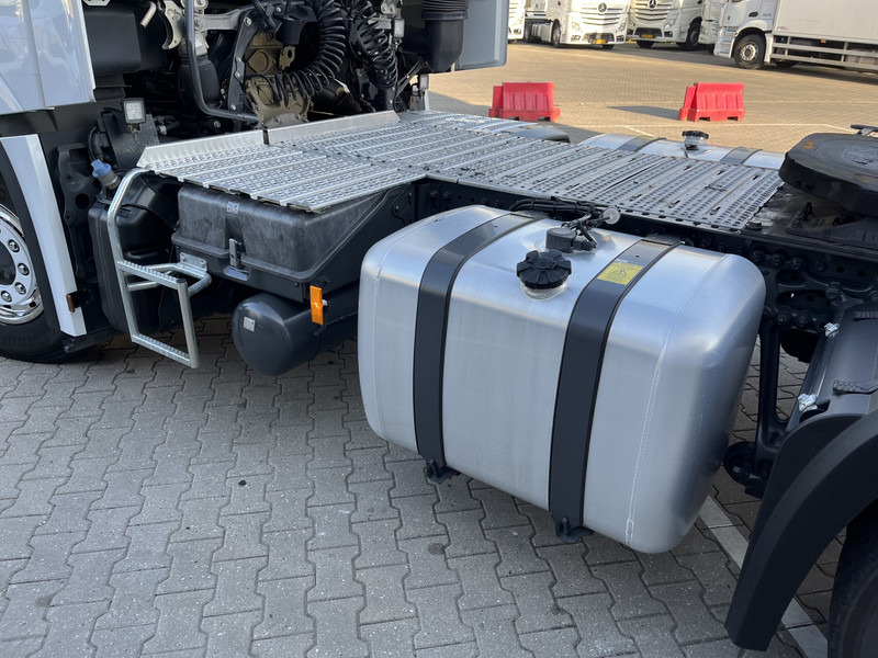 Sattelzugmaschine Mercedes-Benz Actros L 1845 Gigaspace / 2 Tanks / Stand Klima / APK 04-26: das Bild 18