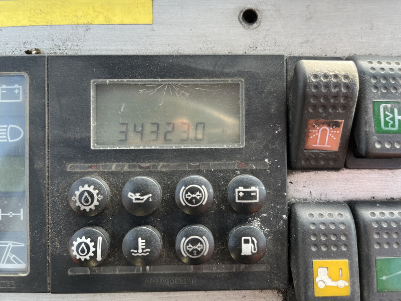 Terberg YT 182 / Terminal Tractor / Airco / Cummins - Sattelzugmaschine: das Bild 5 Terberg YT 182 / Terminal Tractor / Airco / Cummins - Sattelzugmaschine: das Bild 5