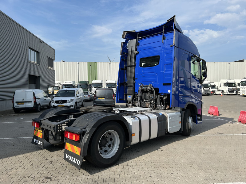 Volvo FH 420 Globetrotter / 921 dkm / 2 Tanks / VEB+ / NL Truck - Sattelzugmaschine: das Bild 2 Volvo FH 420 Globetrotter / 921 dkm / 2 Tanks / VEB+ / NL Truck - Sattelzugmaschine: das Bild 2