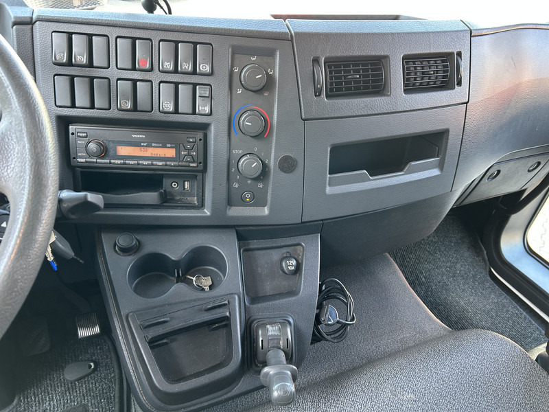 Volvo FL 210 / 12 Ton / 203 dkm / Wrapped / Box / Laadklep / APK 01-26 - Koffer LKW: das Bild 5 Volvo FL 210 / 12 Ton / 203 dkm / Wrapped / Box / Laadklep / APK 01-26 - Koffer LKW: das Bild 5