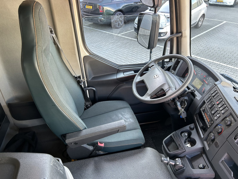 Volvo FL 210 / 12 Ton / 203 dkm / Wrapped / Box / Laadklep / APK 01-26 - Koffer LKW: das Bild 3 Volvo FL 210 / 12 Ton / 203 dkm / Wrapped / Box / Laadklep / APK 01-26 - Koffer LKW: das Bild 3