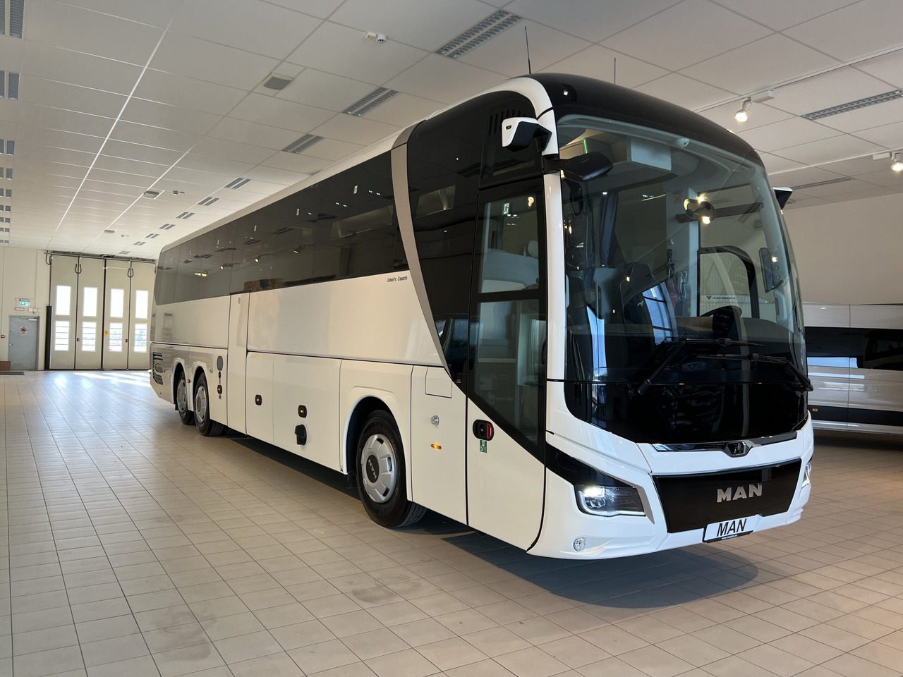 MAN Lions Coach R08 Euro 6E (Dark Edition) - Reisebus: das Bild 2 MAN Lions Coach R08 Euro 6E (Dark Edition) - Reisebus: das Bild 2
