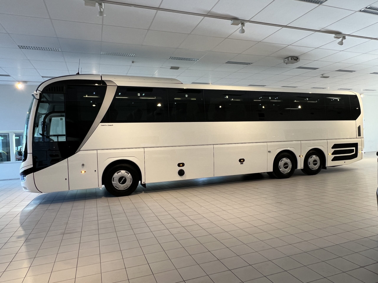 MAN Lions Coach R08 Euro 6E (Dark Edition) - Reisebus: das Bild 4 MAN Lions Coach R08 Euro 6E (Dark Edition) - Reisebus: das Bild 4