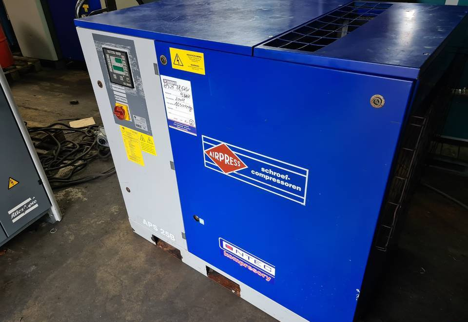 Kompresor śrubowy AIRPRESS APS 25, 18,5 kw, (2) - Luftkompressor: das Bild 2 Kompresor śrubowy AIRPRESS APS 25, 18,5 kw, (2) - Luftkompressor: das Bild 2