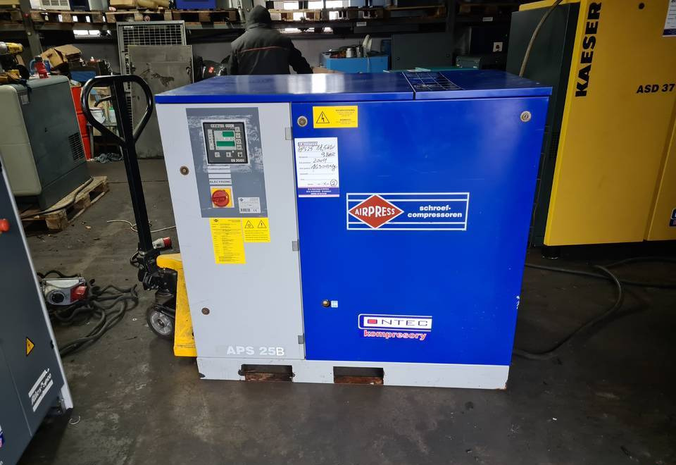 Kompresor śrubowy AIRPRESS APS 25, 18,5 kw, (2) - Luftkompressor: das Bild 4 Kompresor śrubowy AIRPRESS APS 25, 18,5 kw, (2) - Luftkompressor: das Bild 4