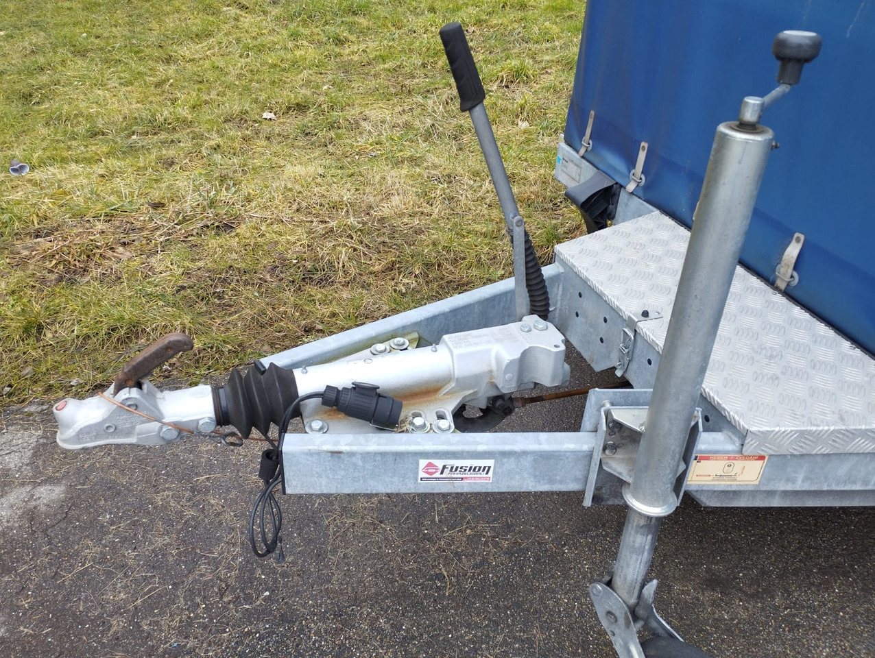 Leasing für VEZEKO 400 x 187 3,5 t Absenkanhänger Huski 40.35 VEZEKO 400 x 187 3,5 t Absenkanhänger Huski 40.35: das Bild 8 Leasing für VEZEKO 400 x 187 3,5 t Absenkanhänger Huski 40.35 VEZEKO 400 x 187 3,5 t Absenkanhänger Huski 40.35: das Bild 8