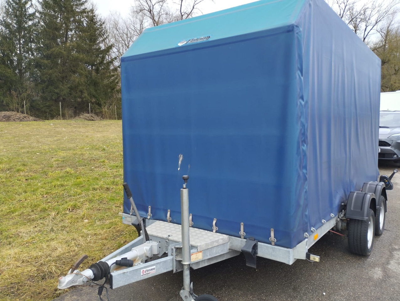 Leasing für VEZEKO 400 x 187 3,5 t Absenkanhänger Huski 40.35 VEZEKO 400 x 187 3,5 t Absenkanhänger Huski 40.35: das Bild 6 Leasing für VEZEKO 400 x 187 3,5 t Absenkanhänger Huski 40.35 VEZEKO 400 x 187 3,5 t Absenkanhänger Huski 40.35: das Bild 6