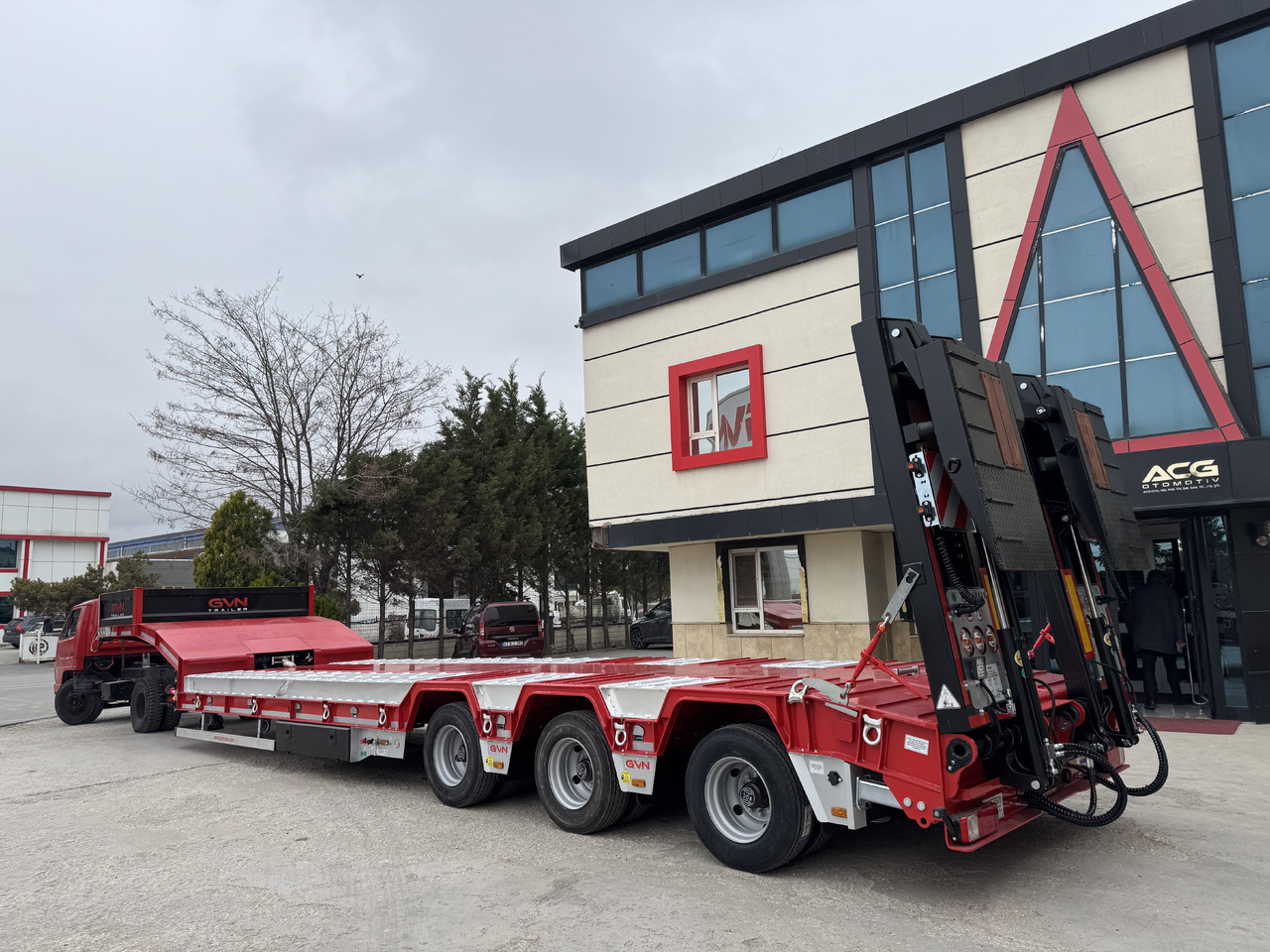 GVN Trailer 3 AXLE LOWBED WITH WHEEL RECESSES - Tieflader Auflieger: das Bild 1 GVN Trailer 3 AXLE LOWBED WITH WHEEL RECESSES - Tieflader Auflieger: das Bild 1