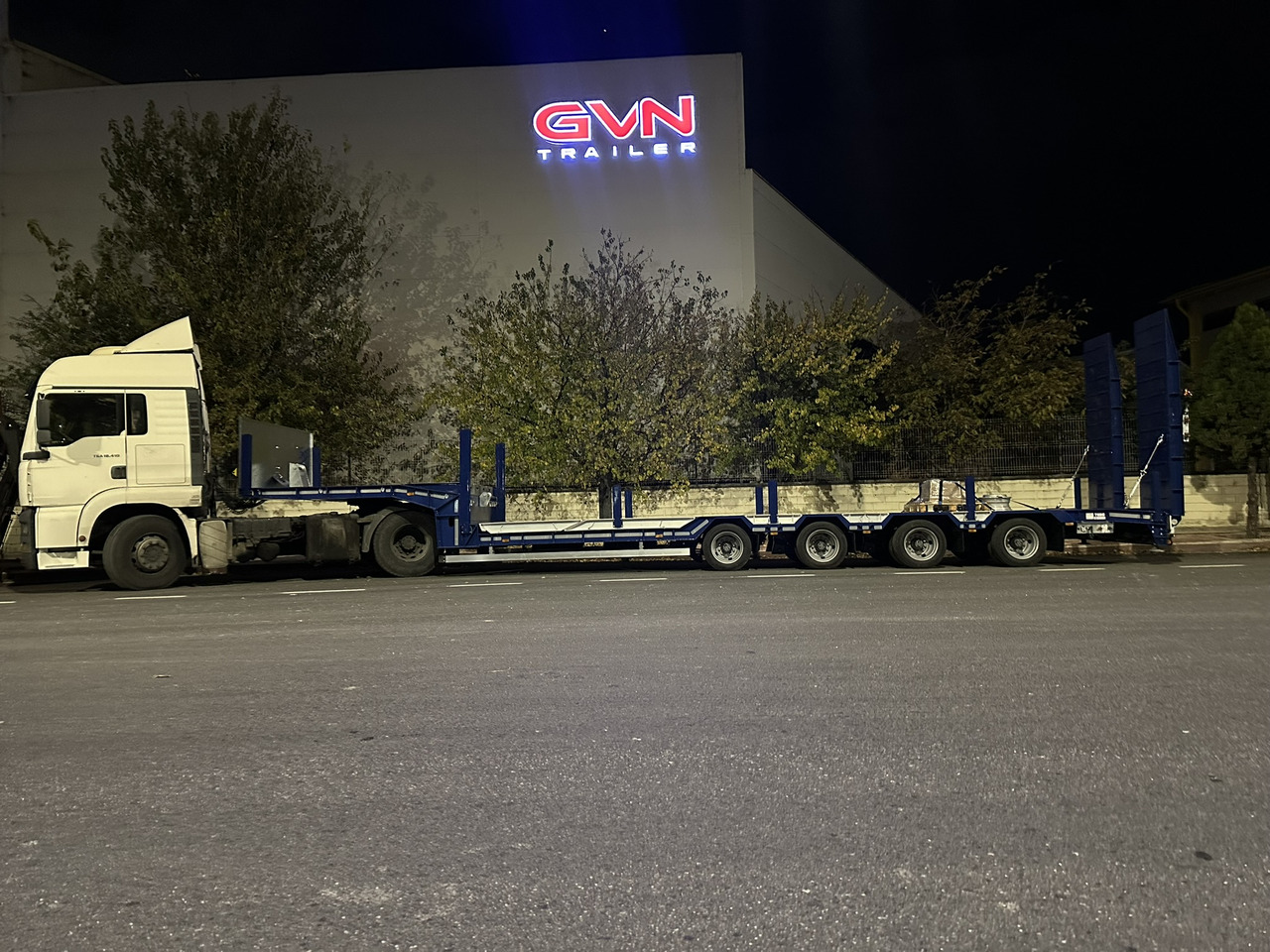 Tieflader Auflieger, Zustand - NEU GVN Trailer 4 AXLE LOWBED WITH WHEEL RECESSES: das Bild 8