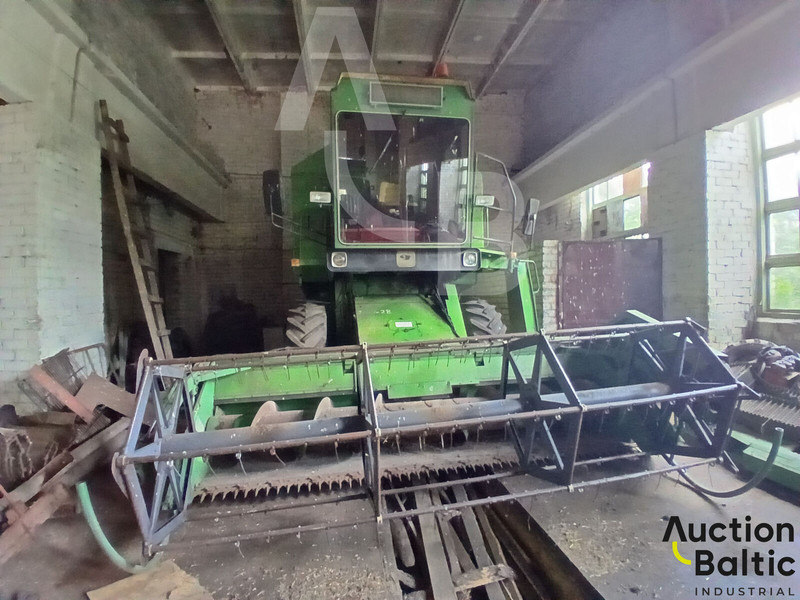 John Deere 1055 - Mähdrescher: das Bild 1 John Deere 1055 - Mähdrescher: das Bild 1