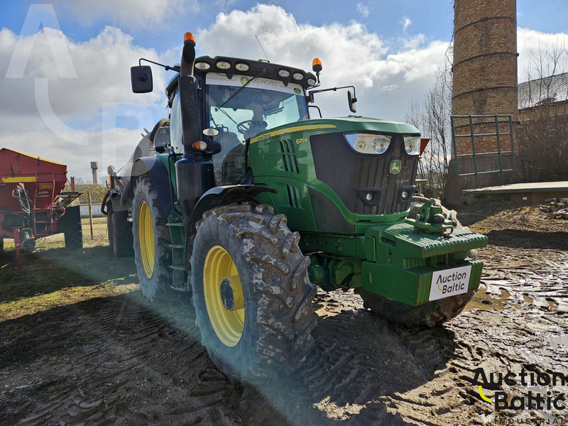 John Deere 6215 R - Traktor: das Bild 2 John Deere 6215 R - Traktor: das Bild 2