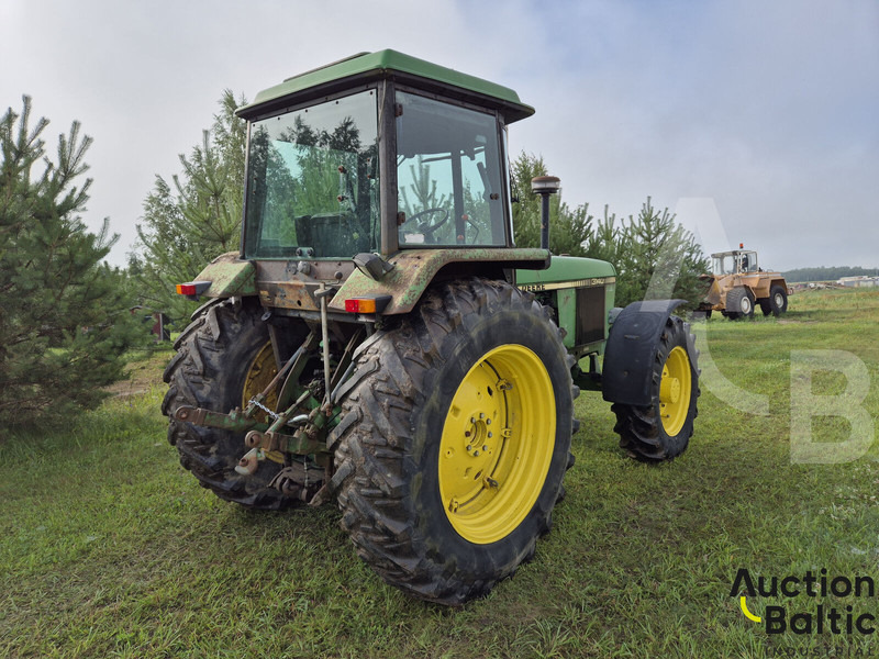 John Deere MFWD - Traktor: das Bild 3 John Deere MFWD - Traktor: das Bild 3