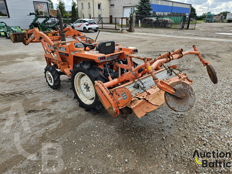 Kubota L1-R22 - Traktor: das Bild 3 Kubota L1-R22 - Traktor: das Bild 3