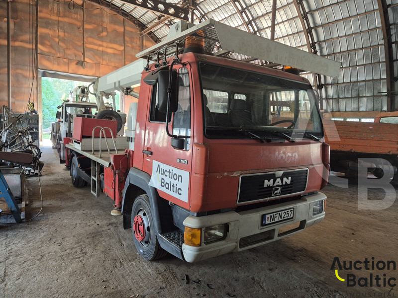 MAN 8.163 - LKW mit Arbeitsbühne: das Bild 2 MAN 8.163 - LKW mit Arbeitsbühne: das Bild 2