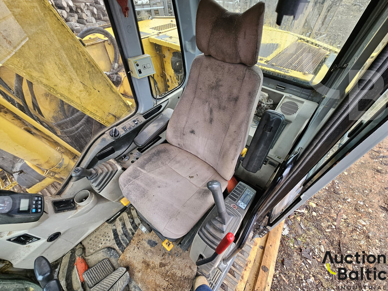 Kettenbagger New Holland E 145: das Bild 8