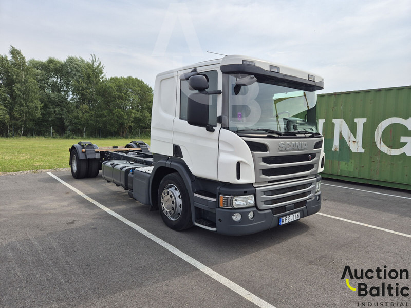 Scania P 450 - Fahrgestell LKW: das Bild 2 Scania P 450 - Fahrgestell LKW: das Bild 2