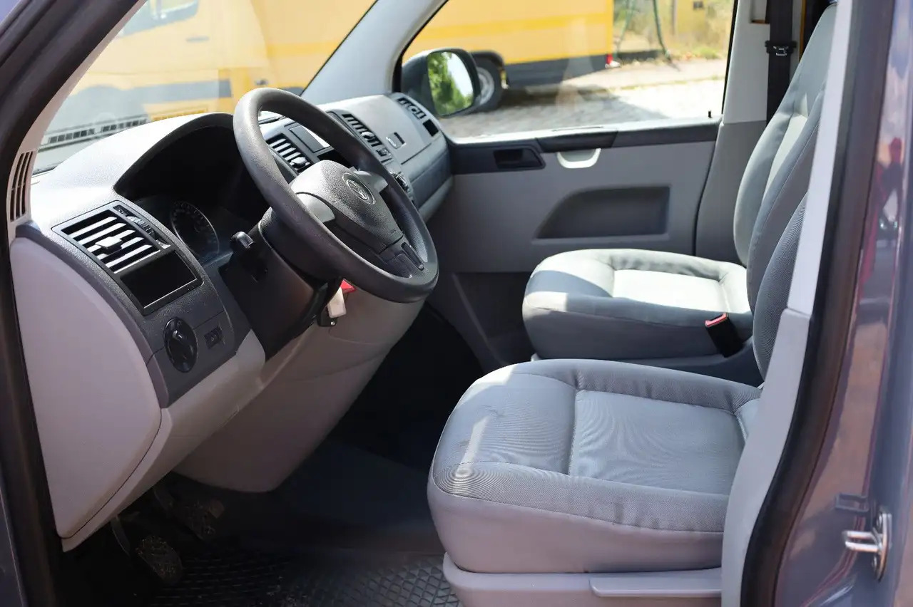 Volkswagen T5 Transporter Kasten-Kombi 2.0 TDI/EU5/5-Sitze - PKW: das Bild 5 Volkswagen T5 Transporter Kasten-Kombi 2.0 TDI/EU5/5-Sitze - PKW: das Bild 5