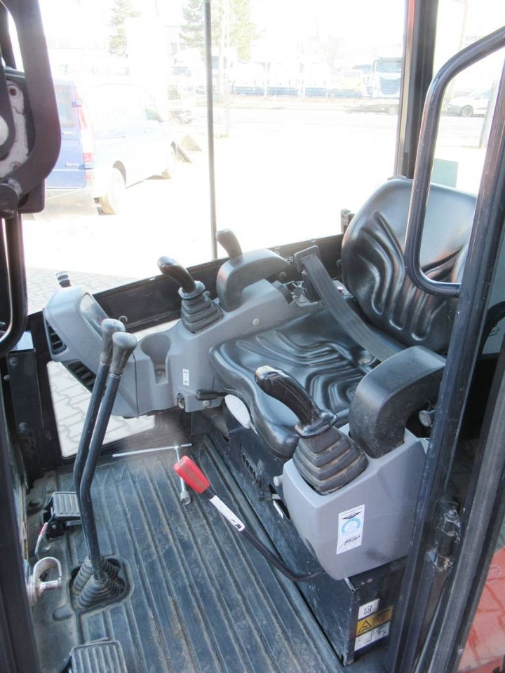 Minibagger Kubota KX 016-4 neue Ketten: das Bild 6