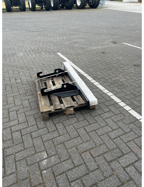 Tobroco Veegborstel 150 cm Giant aanspan - Kehrbesen für Baumaschine: das Bild 3 Tobroco Veegborstel 150 cm Giant aanspan - Kehrbesen für Baumaschine: das Bild 3