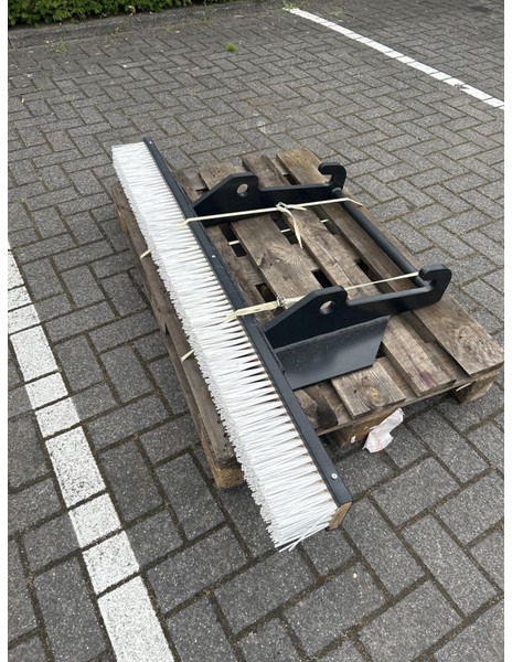 Tobroco Veegborstel 150 cm Giant aanspan - Kehrbesen für Baumaschine: das Bild 1 Tobroco Veegborstel 150 cm Giant aanspan - Kehrbesen für Baumaschine: das Bild 1