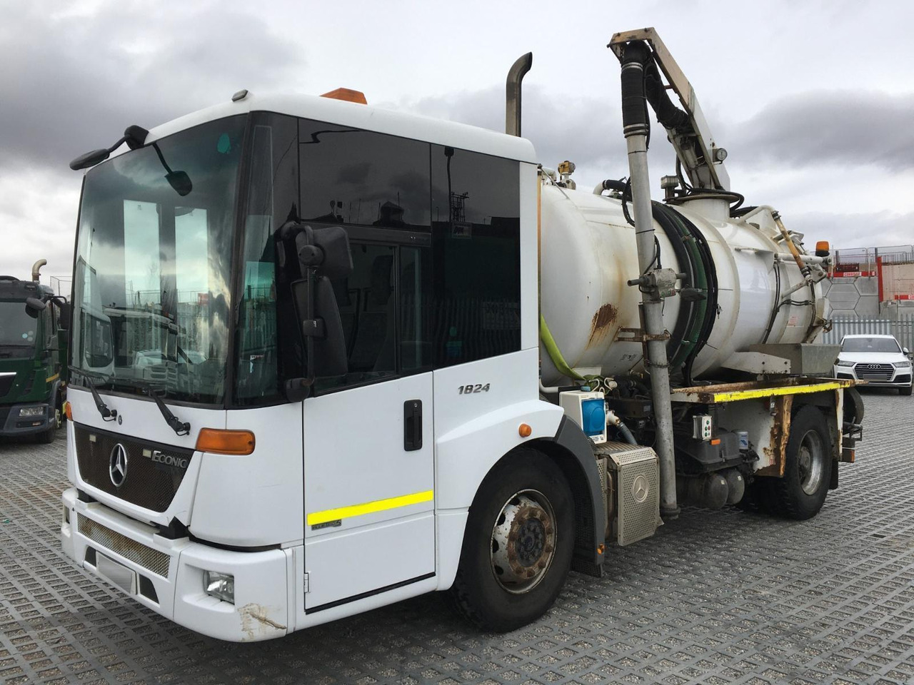 Mercedes-Benz Econic 1824 - Saug-/ Spülfahrzeug: das Bild 2 Mercedes-Benz Econic 1824 - Saug-/ Spülfahrzeug: das Bild 2