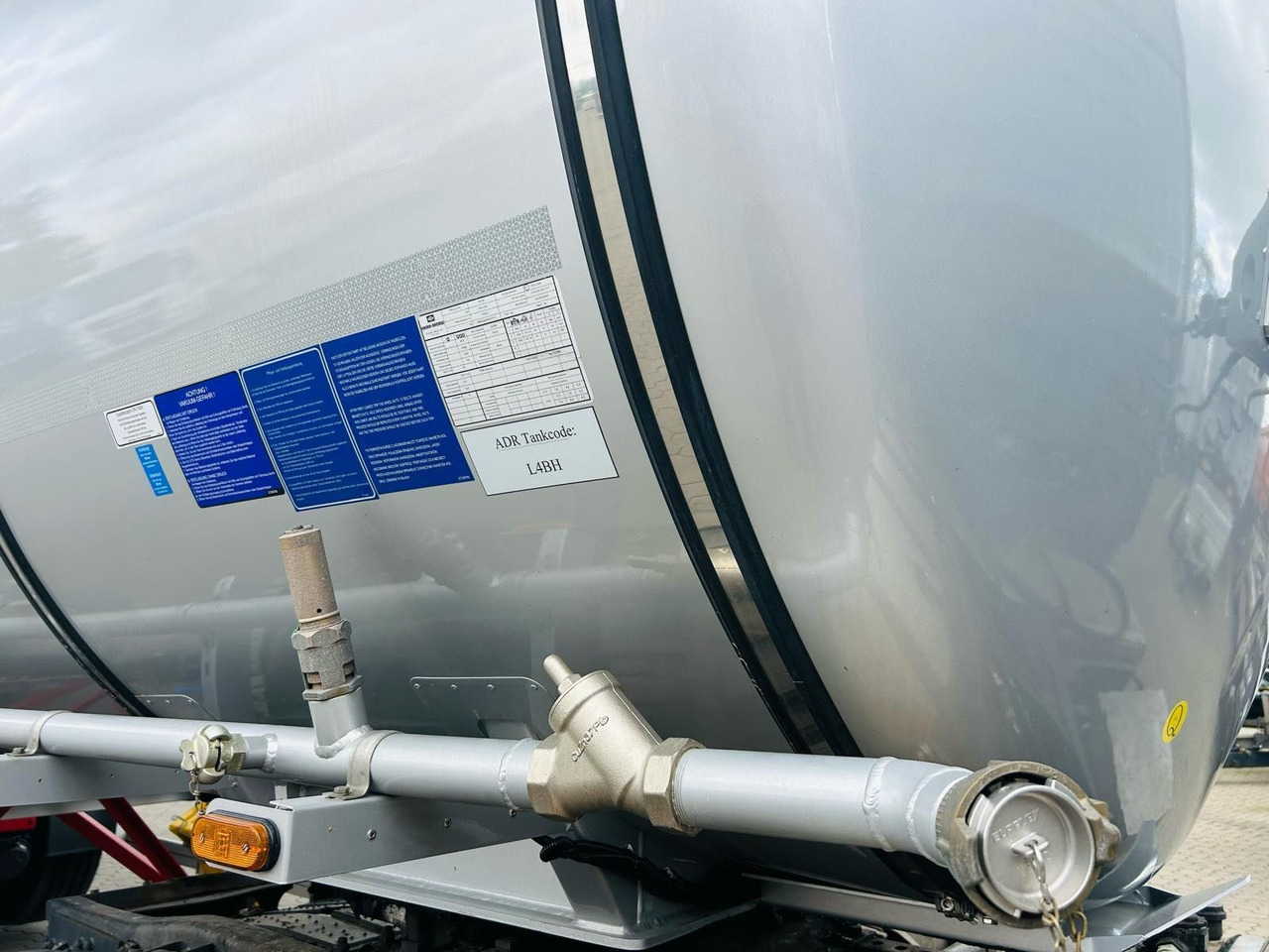 Tankauflieger Kässbohrer STS.SS Edelstahl Tankauflieger Bitumen 32m³: das Bild 7 Tankauflieger Kässbohrer STS.SS Edelstahl Tankauflieger Bitumen 32m³: das Bild 7