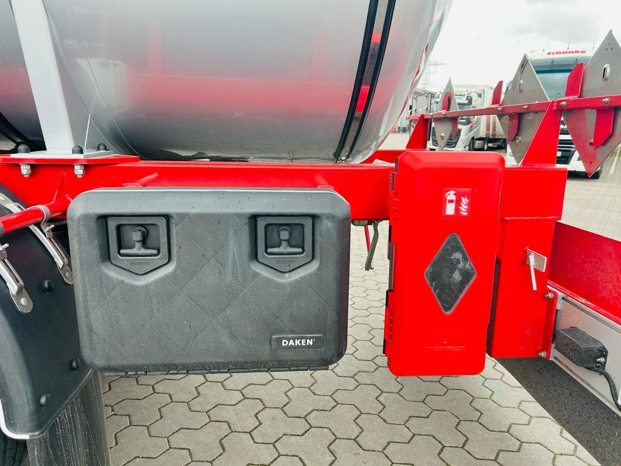 Tankauflieger Kässbohrer STS.SS Edelstahl Tankauflieger Bitumen 32m³: das Bild 8 Tankauflieger Kässbohrer STS.SS Edelstahl Tankauflieger Bitumen 32m³: das Bild 8