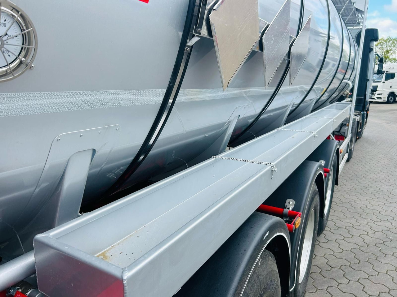 Kässbohrer STS.SS Edelstahl Tankauflieger Bitumen 32m³ - Tankauflieger: das Bild 4 Kässbohrer STS.SS Edelstahl Tankauflieger Bitumen 32m³ - Tankauflieger: das Bild 4
