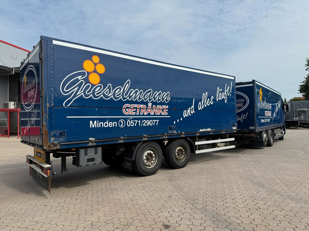 MAN TGA mit Kofferaufbau/Getränkeaufbau + Anhänger - Getränkeaufbau LKW: das Bild 3 MAN TGA mit Kofferaufbau/Getränkeaufbau + Anhänger - Getränkeaufbau LKW: das Bild 3