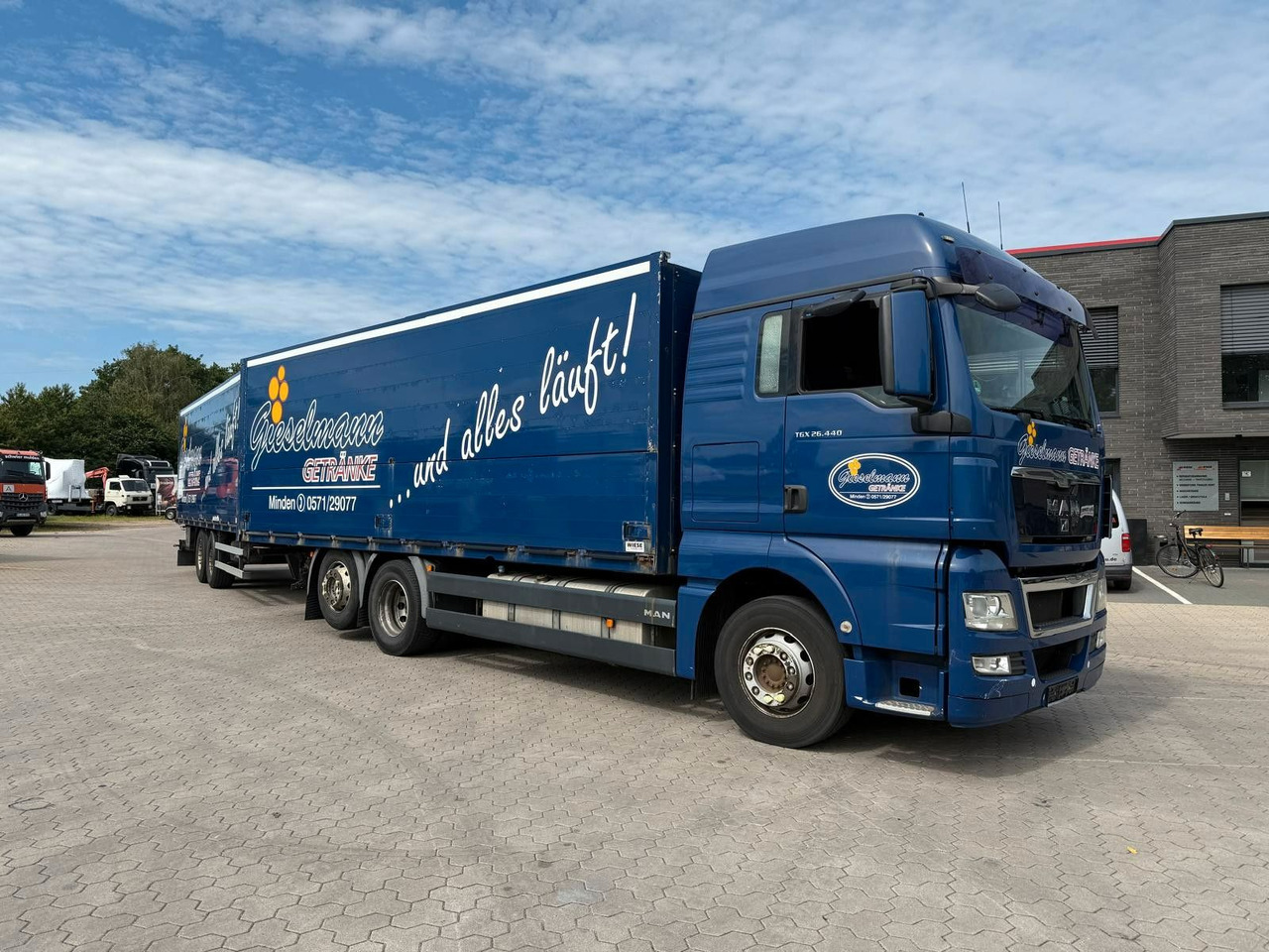 MAN TGA mit Kofferaufbau/Getränkeaufbau + Anhänger - Getränkeaufbau LKW: das Bild 1 MAN TGA mit Kofferaufbau/Getränkeaufbau + Anhänger - Getränkeaufbau LKW: das Bild 1